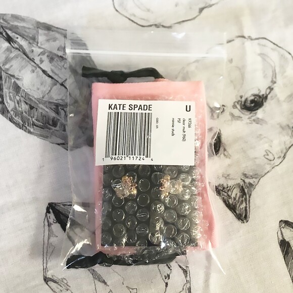 ❤︎ Disney x Kate Spade ❤︎ Minnie Mouse Studs - Picture 3 of 6